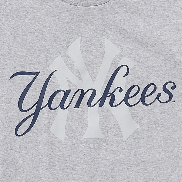 MLB ニューヨーク・ヤンキース OVERLAPPING LOGO Tシャツ グレー