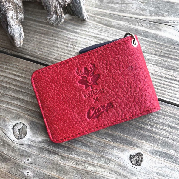 広島ジビエレザー×広島東洋カープ コラボ鹿革二つ折りパスケース 2026Ver.