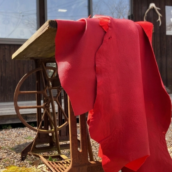 広島ジビエレザー×広島東洋カープ コラボ鹿革二つ折りパスケース 2026Ver.