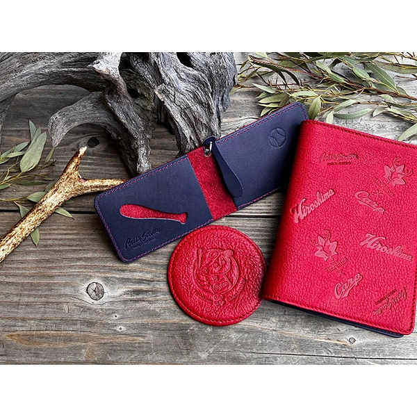 広島ジビエレザー×広島東洋カープ コラボ鹿革二つ折りパスケース 2026Ver.