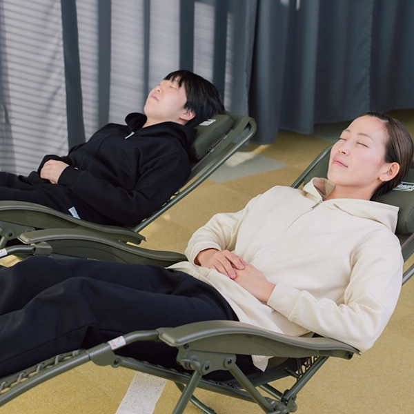 くまもと再春館製薬所バドミントンチーム公式 【イフミック加工】スウェットジップパーカー (オフホワイト)