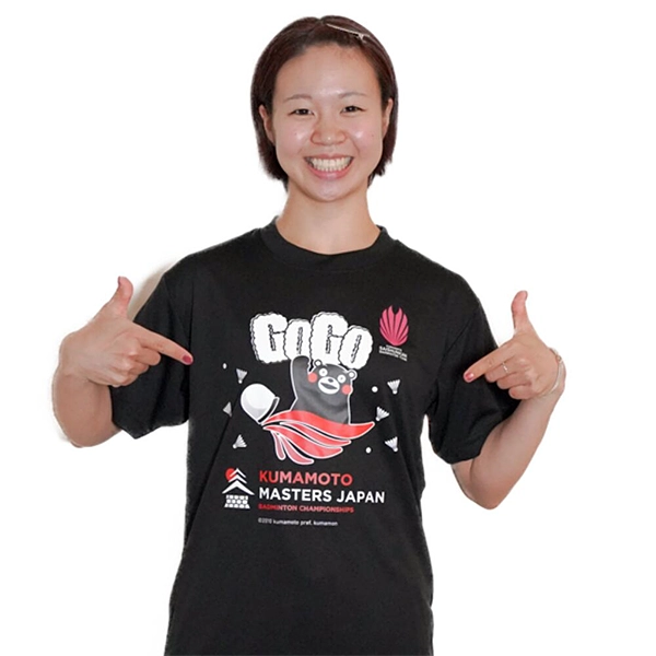 くまもと再春館製薬所バドミントンチーム公式 熊本マスターズジャパン2025 GOGO Tシャツ くまモンver.