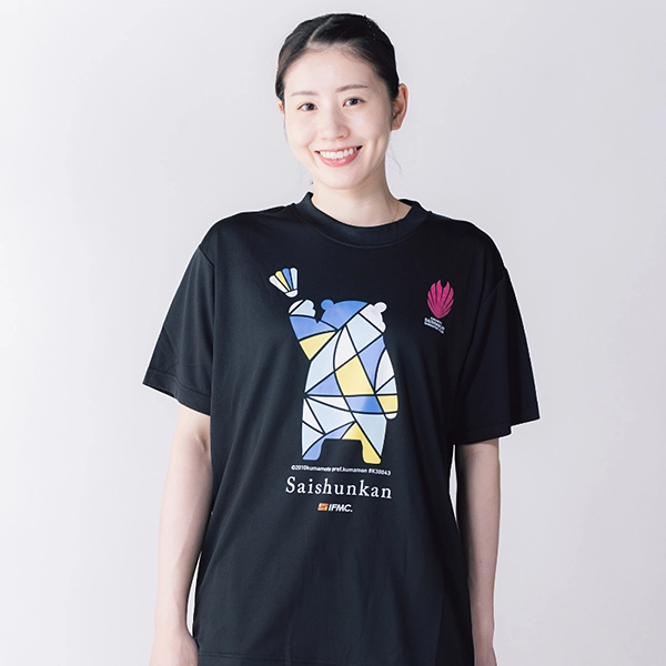 くまもと再春館製薬所バドミントンチーム公式 【イフミック加工】ブロッキング・ブルーTシャツ くまモンver.